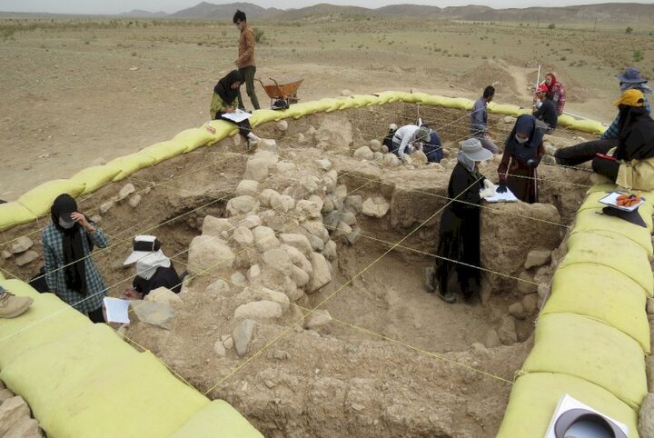 سفالهای هخامنشی، اشکانی و ساسانی در یک محوطه تاریخی کشف شد سفالهای هخامنشی، اشکانی و ساسانی در یک محوطه تاریخی کشف شد
