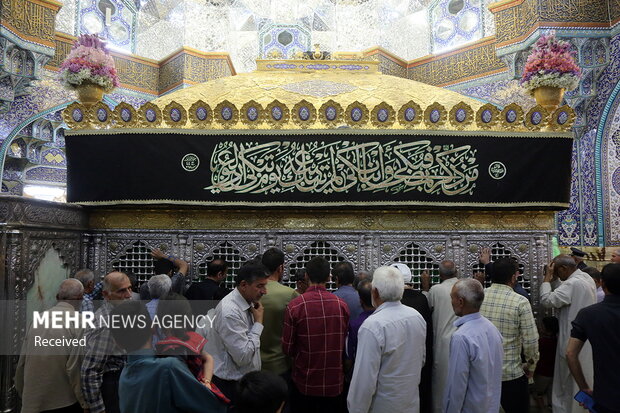 پرچم عزا بر فراز گنبد حرم حضرت معصومه(س) برافراشته شد + تصاویر