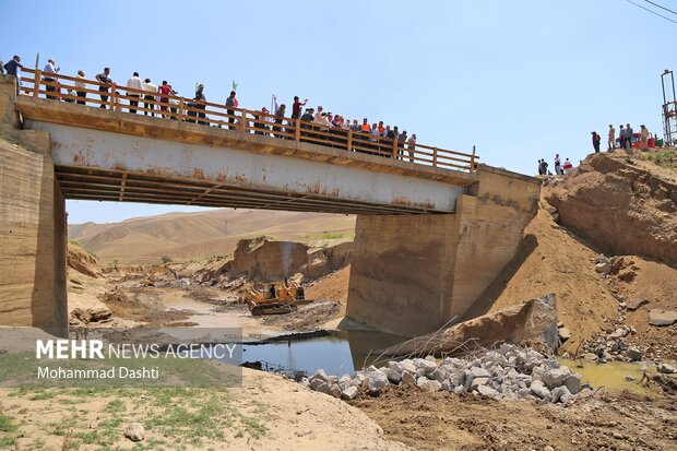 
Interior minister's visit to flood-hit areas in Ardabil
