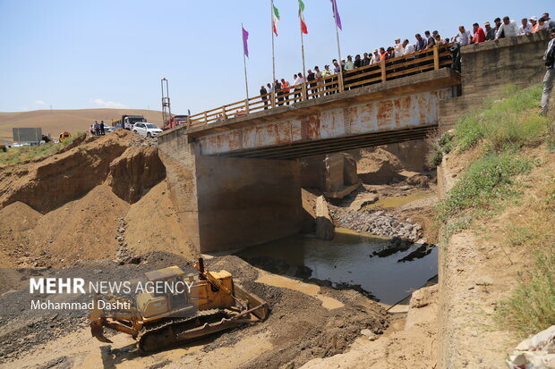 
Interior minister's visit to flood-hit areas in Ardabil
