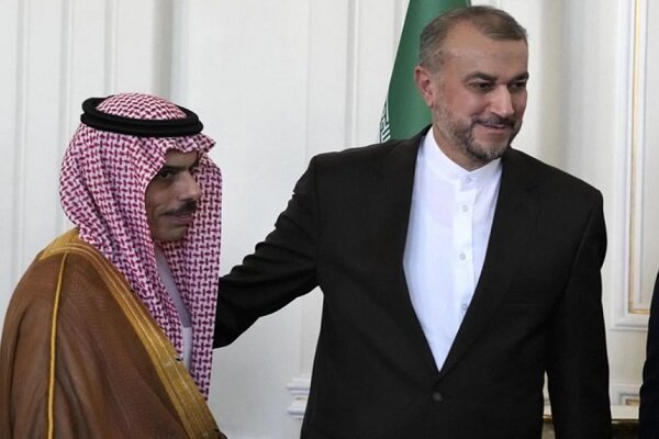 سعودی وزیرخارجہ کے دورہ تہران سے امریکہ پریشان، عرب میڈیا میں شہزادہ فیصل کے دورے کی بازگشت