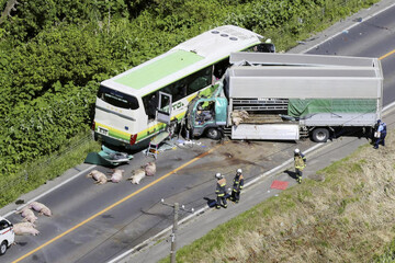۱۰ نفر بر اثر تصادف اتوبوس مجروح شدند