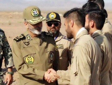 فرمانده کل ارتش از پایگاه هوایی آموزش خلبانی شهید اکبری قم بازدید کرد