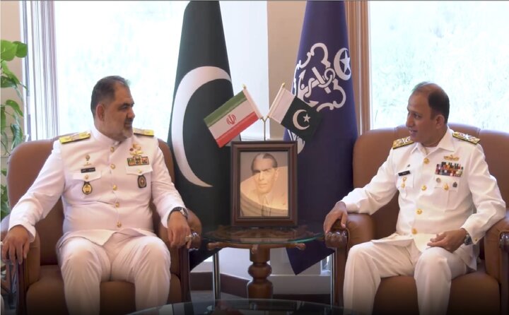 ایرانی بحریہ کے کمانڈر کا پاکستانی نیول ہیڈ کوارٹرز کا دورہ