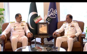 امیر ایرانی با فرمانده نیروی دریایی پاکستان دیدار و گفتگو کرد