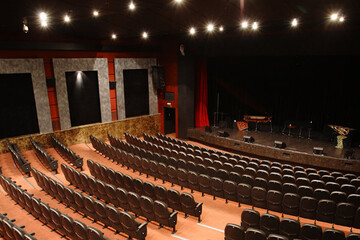 خرم‌آباد در حسرت تالار مرکزی/ روند «لاک‌پشتی» تکمیل یک پروژه فرهنگی