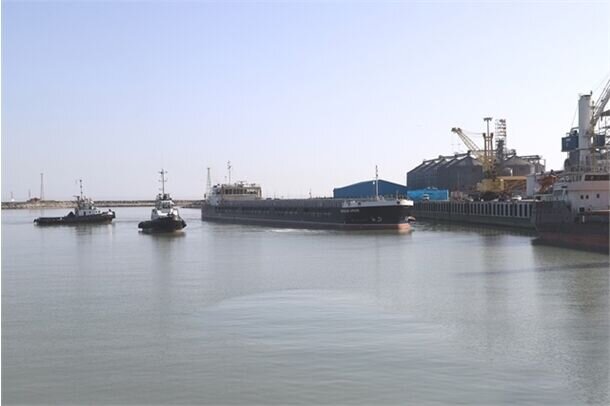  پهلوگیری یک کشتی حامل ۷۰ هزار تن گندم وارداتی در بندر شهید رجایی