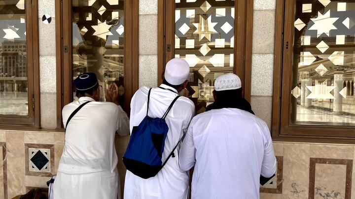 آخرین خداحافظیهای زائران ایرانی با مسجدالنبی و قبرستان بقیع