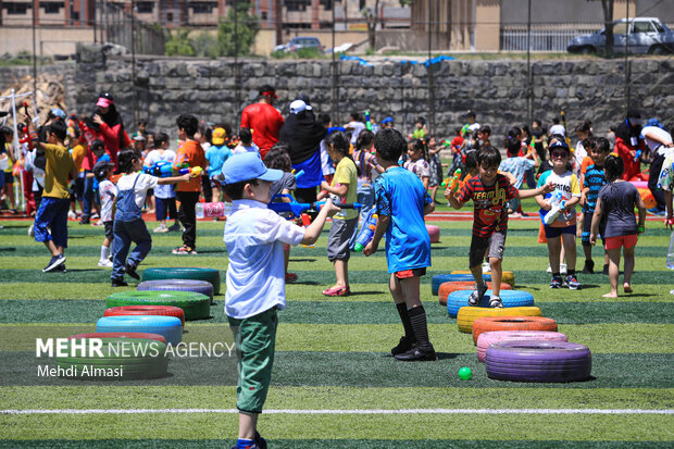 Children in Zanjan enjoy water play in Summer
