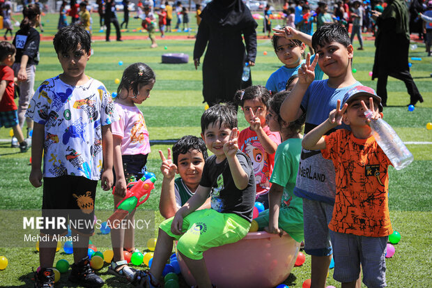 Children in Zanjan enjoy water play in Summer
