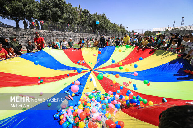 Children in Zanjan enjoy water play in Summer
