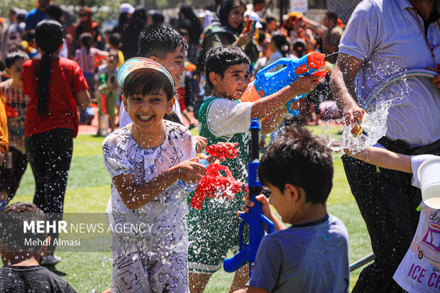 Children in Zanjan enjoy water play in Summer
