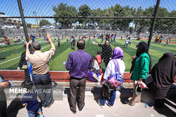 Children in Zanjan enjoy water play in Summer
