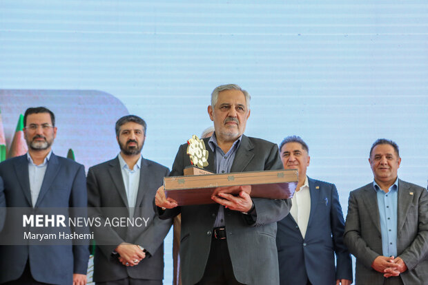 اولین گردهمایی فعالین صنعت نوشت افزار ایران صبح امروز پنجشنبه ۱ تیر ۱۴۰۲ در نمایشگاه شهر آفتاب تهران با حضور جمعی از مسئولان برگزار شد