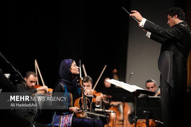 شیما شاه محمدی تکنواز قیجک ارکستر در کنسرت ارکستر ملی ایران حضور دارد
