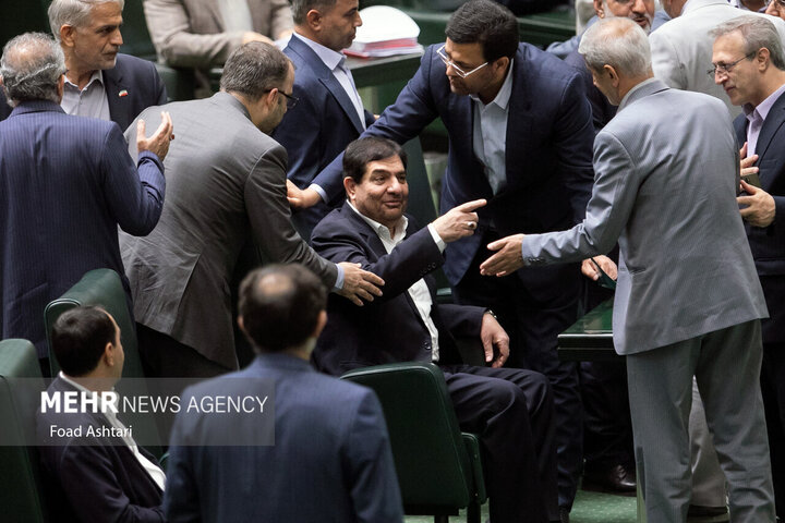 محمد مخبر معاون اول رئیس جمهور در جلسه رای اعتماد وزیر پیشنهادی صنعت، معدن و تجارت در مجلس شورای اسلامی حضور دارد