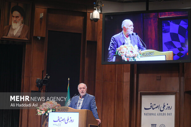 علیرضا فخاری استاندار تهران در روز ملی اصناف با حضور رئیس مجلس شورای اسلامی حضور دارد