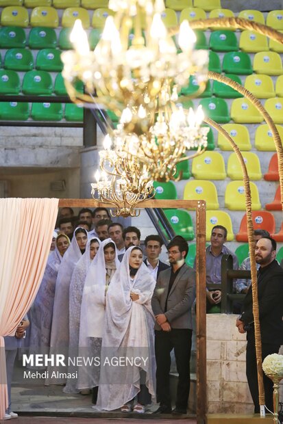 ایرانی صوبہ زنجان میں 110 جوڑوں کی اجتماعی شادی
