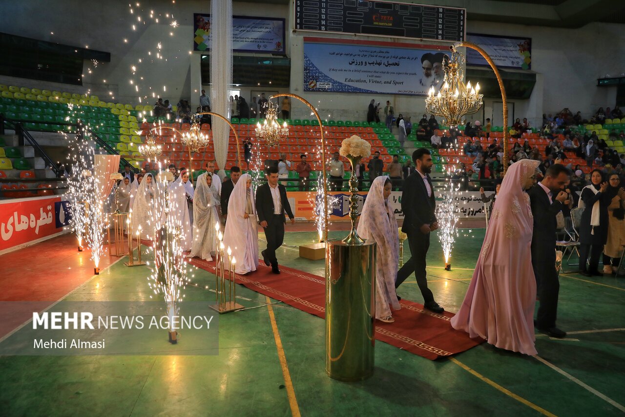 ایرانی صوبہ زنجان میں 78 جوڑوں کی اجتماعی شادی