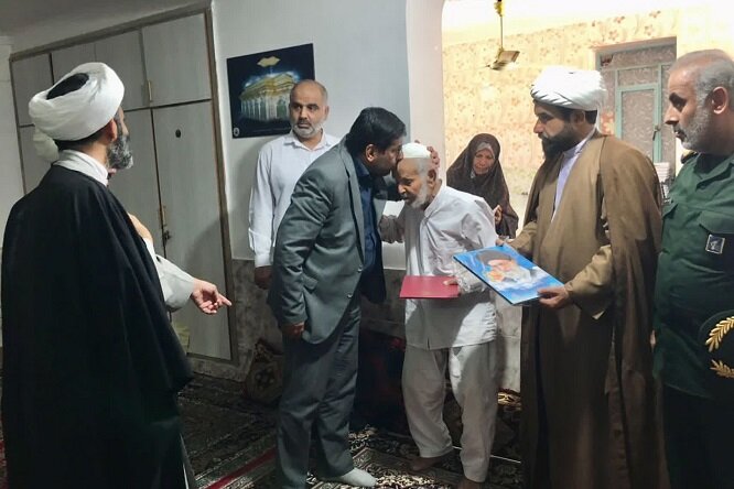 پیگیری مسائل و مشکلات خانواده شهدا در تنگستان پیگیری مسائل و مشکلات خانواده شهدا در تنگستان