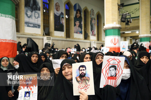 دیدار جمعی از خانواده‌های شهدا با رهبر معظم انقلاب اسلامی