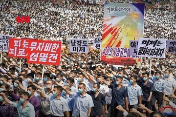 تظاهرات ۱۲۰ هزار نفری مردم کره شمالی علیه واشنگتن/ تمام خاک آمریکا در تیررس موشک‌های ماست