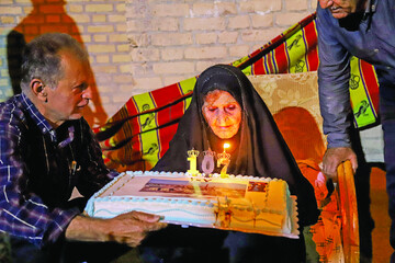 A birthday celebration was held on Saturday for Loue Naserian, known as “the mother of war veterans” in the city of Darkhovin, Khuzestan province. Naserian was born in 1916. She married when she was 12.