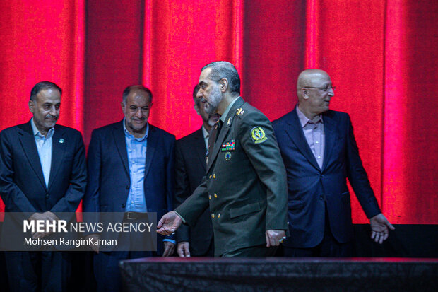 امیر محمدرضا آشتیانی وزیر دفاع و پیشتیانی نیروهای مسلح در نشست راهبردی وزارت دفاع آینده حضور دارد