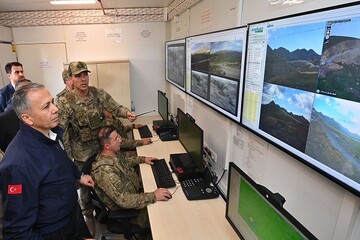 Yerlikaya, İran sınırındaki güvenlik duvarını inceledi