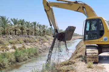 لایروبی زهکش‌های شبکه آبیاری دشتستان پیشرفت مطلوبی دارد