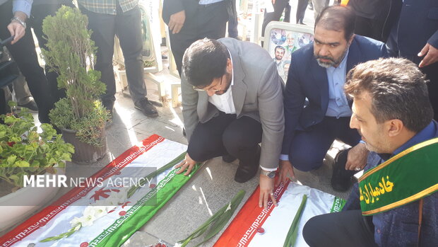 وزیر راه و شهرسازی به مقام شامخ شهدای اصفهان ادای احترام کرد 3
