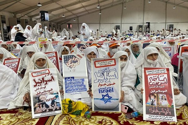 Iranian Hajj pilgrims hold "Exoneration from polytheists"
