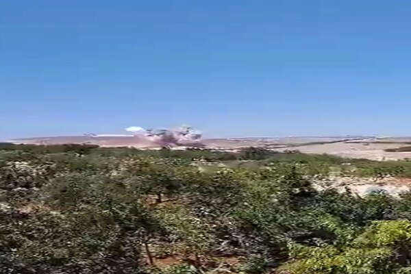 حملات هوایی و زمینی به مواضع تروریست‌ها در جنوب ادلب+فیلم