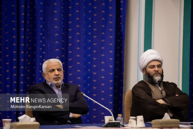 حجت الاسلام محمد قمی رئیس سازمان تبلیغات اسلامی در جلسه شورای عالی فضای مجازی حضور دارد