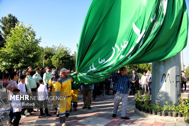 اهتزاز بزرگترین پرچم عید غدیر در کرمانشاه