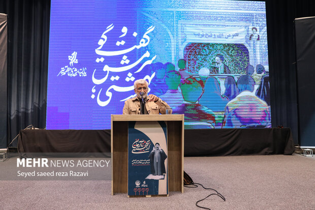  سعید جلیلی، عضو مجمع تشخیص مصلحت نظام در حال سخنرانی در مراسم اولین همایش بین‌المللی شهدای ترور انقلاب اسلامی است