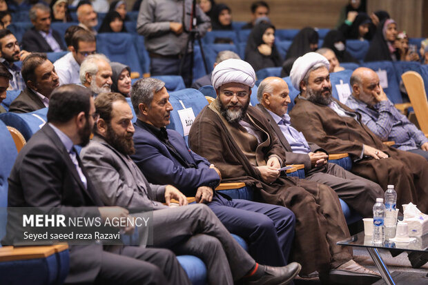 حجت الاسلام محمد قمی، رئیس سازمان تبلیغات اسلامی در مراسم اولین همایش بین‌المللی شهدای ترور انقلاب اسلامی حضور دارد