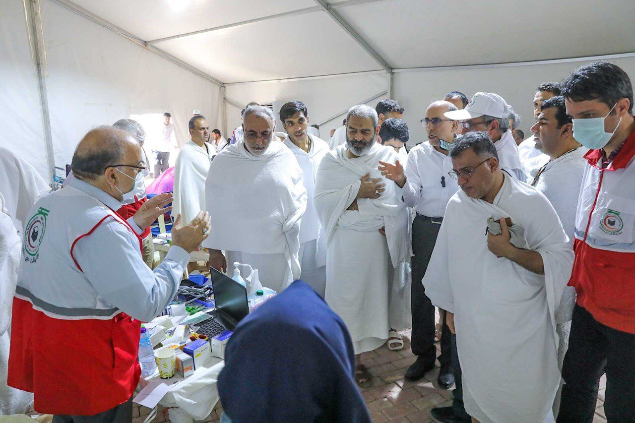 نماینده ولی فقیه از بیمارستان صحرایی مرکز پزشکی عرفه بازدید کرد