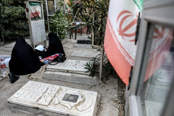 چند شهید در بهشت زهرای تهران دفن شده‌اند؟