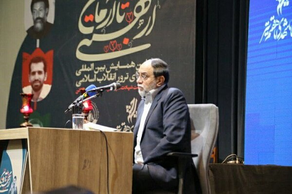 شهید بهشتی در دفاع از ارزش‌ها دچار لکنت نشد