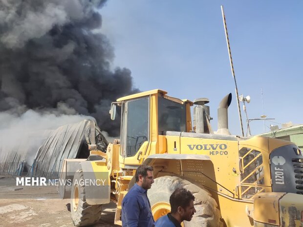 آتش سوزی خط انتقال نفت - گاز  در کشار بندرعباس