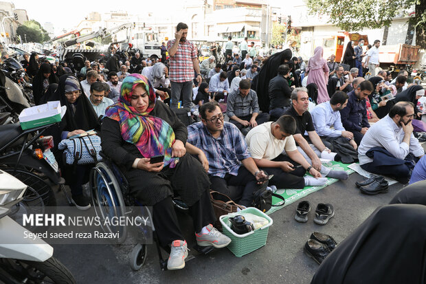 تہران، سعدی روڈ پر واقع بازار میں دعائے عرفہ کی روح پرور تقریب منعقد