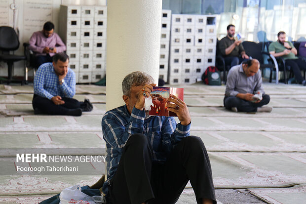 مراسم دعای عرفه امام حسین (ع) بعد از ظهر امروز چهارشنبه ۷ تیرماه ۱۴۰۲ با حضور اقشار مختلف مردم در دانشگاه تهران برگزار شد