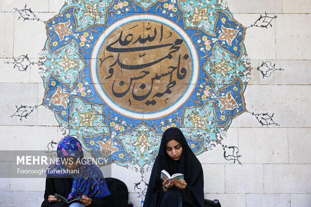 مراسم دعای عرفه امام حسین (ع) بعد از ظهر امروز چهارشنبه ۷ تیرماه ۱۴۰۲ با حضور اقشار مختلف مردم در دانشگاه تهران برگزار شد