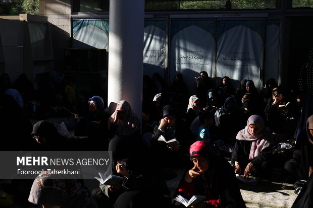 مراسم دعای عرفه امام حسین (ع) بعد از ظهر امروز چهارشنبه ۷ تیرماه ۱۴۰۲ با حضور اقشار مختلف مردم در دانشگاه تهران برگزار شد