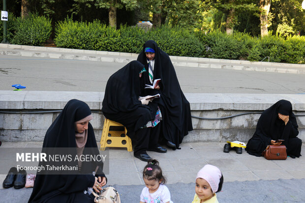 مراسم دعای عرفه امام حسین (ع) بعد از ظهر امروز چهارشنبه ۷ تیرماه ۱۴۰۲ با حضور اقشار مختلف مردم در دانشگاه تهران برگزار شد