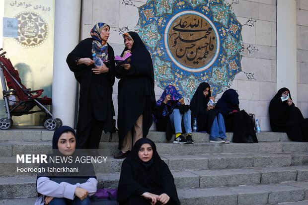 مراسم دعای عرفه امام حسین (ع) بعد از ظهر امروز چهارشنبه ۷ تیرماه ۱۴۰۲ با حضور اقشار مختلف مردم در دانشگاه تهران برگزار شد