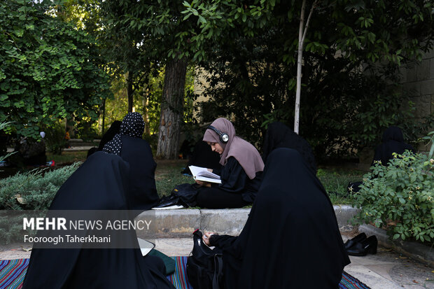 مراسم دعای عرفه امام حسین (ع) بعد از ظهر امروز چهارشنبه ۷ تیرماه ۱۴۰۲ با حضور اقشار مختلف مردم در دانشگاه تهران برگزار شد