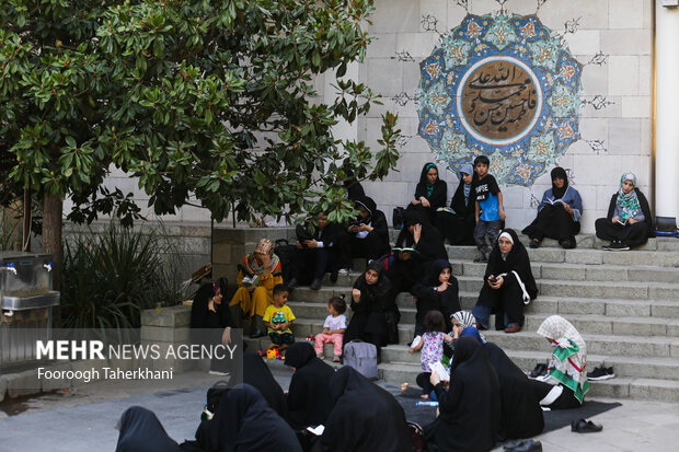 مراسم دعای عرفه امام حسین (ع) بعد از ظهر امروز چهارشنبه ۷ تیرماه ۱۴۰۲ با حضور اقشار مختلف مردم در دانشگاه تهران برگزار شد