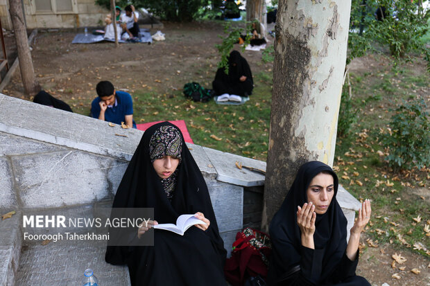 مراسم دعای عرفه امام حسین (ع) بعد از ظهر امروز چهارشنبه ۷ تیرماه ۱۴۰۲ با حضور اقشار مختلف مردم در دانشگاه تهران برگزار شد